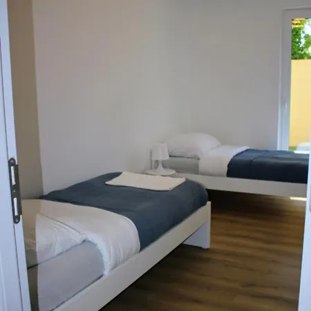 Nyugalom 巴拉腾肯尼斯